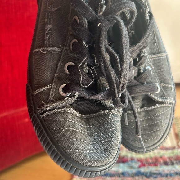 Blowfish Black Distressed Athletic Shoes 10 - Picture 9 of 15